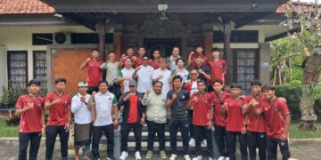 Bupati Badung I Wayan Adi Arnawa resmi melepas tim sepak bola PS Badung untuk berlaga pada kompetisi Liga 4 Nasional di Tangerang. -IST