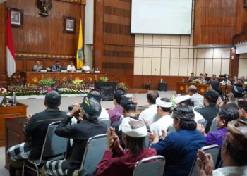 Gubernur Bali Wayan Koster menerima kunjungan kerja Baleg DPR RI membahas RUU Masyarakat Adat di Kantor Gubernur Bali.