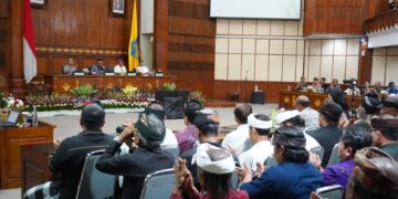 Gubernur Bali Wayan Koster menerima kunjungan kerja Baleg DPR RI membahas RUU Masyarakat Adat di Kantor Gubernur Bali.