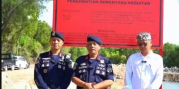 KKP memasang plang penghentian sementara kegiatan di laut sekitar kawasan Kura-Kura Bali. -IST/BALITOPIK.COM