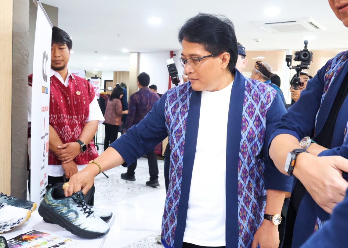 Wakil Gubernur Bali I Nyoman Giri Prasta mendampingi Menteri Perindustrian Agus Gumiwang Kartasasmita saat meresmikan BPIFK di Kuta, Badung, Jumat (8/5/2026).