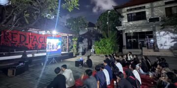 BEM FH UNUD saat gelar nobar Pesta Babi. -IST/BALITOPIK.COM