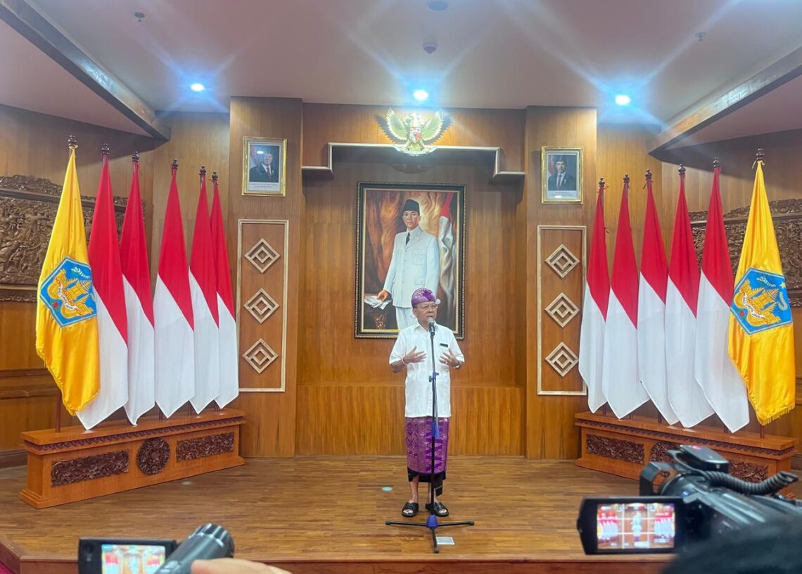 Gubernur Bali Wayan Koster. -BALITOPIK.COM