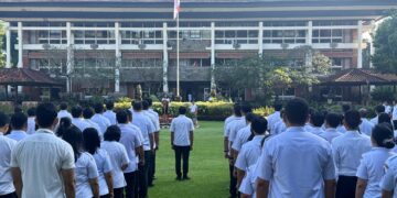 Suasana peringatan Hari Kebangkitan Nasional (Harkitnas) ke-118 melalui apel yang dipimpin Asisten Perekonomian dan Pembangunan Setda Provinsi Bali, Luh Ayu Arini, di Halaman Kantor Gubernur Bali, Rabu (20/5/2026). -IST