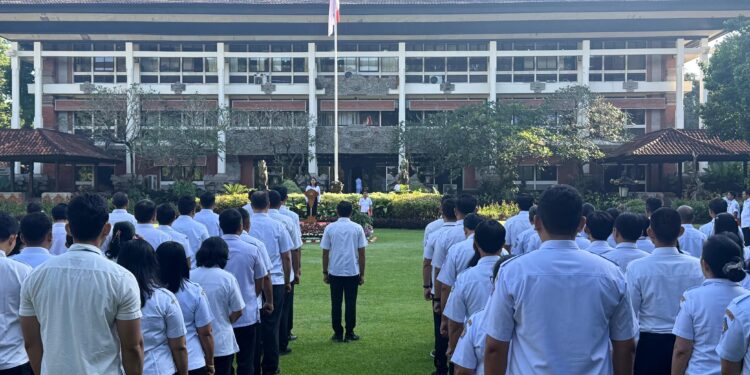 Suasana peringatan Hari Kebangkitan Nasional (Harkitnas) ke-118 melalui apel yang dipimpin Asisten Perekonomian dan Pembangunan Setda Provinsi Bali, Luh Ayu Arini, di Halaman Kantor Gubernur Bali, Rabu (20/5/2026). -IST