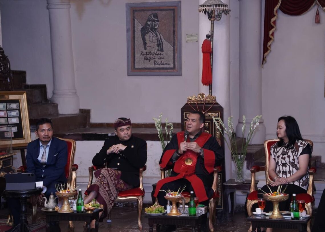 Wakil Menteri Imigrasi dan Pemasyarakatan (Wamen Imipas) Silmy Karim bersama Anggota DPD RI Dapil Bali, Dr. Arya Wedakarna. -BALITOPIK.COM