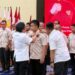 Ketua KONI Provinsi Bali, Giri Prasta melantik I Gede Ngurah Patriana Krisna sebagai Ketua KONI Jembrana 2026-2030 di Gedung Kesenian Soekarno. -BALITOPIK.COM
