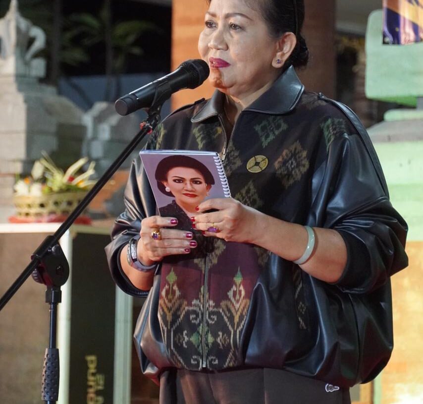 Ibu Gubernur Bali, Putri Suastini Koster. -IST