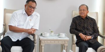 Menteri Lingkungan Hidup (LH) Mohammad Jumhur Hidayat dan Gubernur Bali Wayan Koster membahas langkah strategis penanganan sampah di Bali