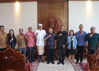 Gubernur Bali Wayan Koster saat menerima audiensi jajaran Bali Convention and Exhibition Bureau (BaliCEB) di Jayasabha, Denpasar, Rabu (27/5/2026). -IST