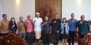 Gubernur Bali Wayan Koster saat menerima audiensi jajaran Bali Convention and Exhibition Bureau (BaliCEB) di Jayasabha, Denpasar, Rabu (27/5/2026). -IST