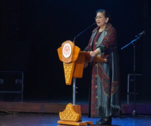 Ketua Dekranasda Provinsi Bali, Ny. Putri Suastini Koster. -BALITOPIK.COM