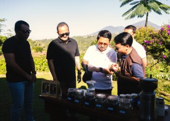 Bupati Badung I Wayan Adi Arnawa bersama Wakil Bupati Bagus Alit Sucipta meninjau Kawasan Badung Agro Techno Park. -IST