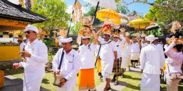 Purnama Kasa, Pemkab Badung Gelar Karya Nyatur Rebah di Pura Lingga Bhuwana, Puspem Badung. -IST