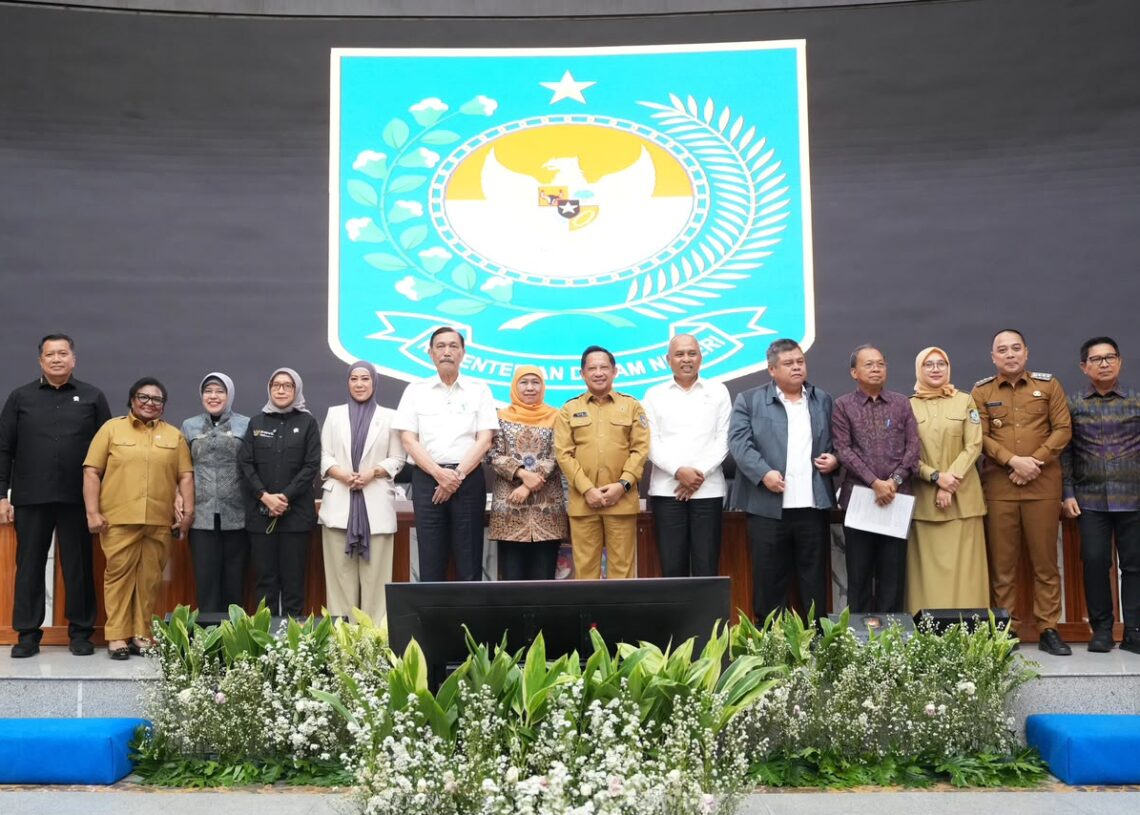 Bupati Badung I Wayan Adi Arnawa menghadiri Rapat Koordinasi Monitoring Pelaksanaan Kegiatan Perluasan Piloting Digitalisasi Bantuan Sosial (Bansos), bertempat di Gedung Sasana Bhakti Praja Kementerian Dalam Negeri, Jakarta Pusat. -IST