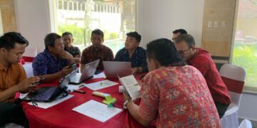 Peserta Desa Tulamben membuat rancangan penganggaran PRB-API dalam Lokakarya Teknikal Klinis di Karangasem. -IST