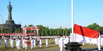 Upacara bendera memperingati Hari Lahir Pancasila di Lapangan Niti Mandala Renon, Denpasar, Senin (1/6/2026).