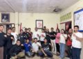 Foto bersama kader PMKRI Denpasar dengan Agustinus Nahak dan Valerian Libert Wangge. -IST