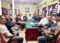 Suasana diskusi di PMKRI Denpasar bersama Agustinus Nahak dan Valerian Libert Wangge. -IST