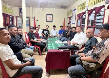 Suasana diskusi di PMKRI Denpasar bersama Agustinus Nahak dan Valerian Libert Wangge. -IST