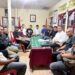 Suasana diskusi di PMKRI Denpasar bersama Agustinus Nahak dan Valerian Libert Wangge. -IST