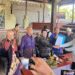 Pimpinan Pansus TRAP saat menerima 10 butir tuntutan sikap FOR HATI BALI di Wantilan DPRD Bali. -BALITOPIK.COM