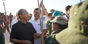 Gubernur Bali Wayan Koster didampingi Bupati Badung I Wayan Adi Arnawa saat memimpin korve. -BALITOPIK.COM