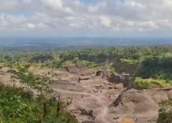 Aktivitas penambangan pasir dan batu (Galian C) di kawasan Sebudi, Kecamatan Selat, Kabupaten Karangasem. -BALITOPIK.COM
