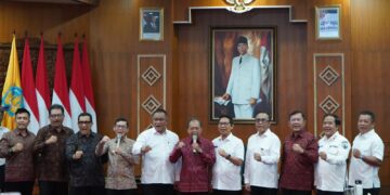 Menteri LH dan Pemerintah Provinsi Bali saat deklasri Bali 100 persen pilah sampah. -IST