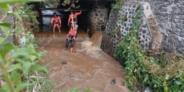 Tim SAR Gabungan saat lakukan pencarian. -IST