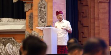 Gubernur Bali Wayan Koster. -BALITOPIK.COM