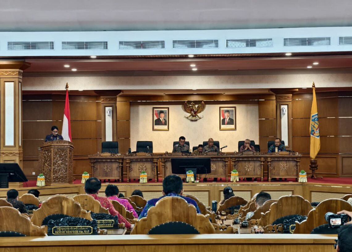 Suasana Rapat Paripurna ke-41 Masa Persidangan III Tahun Sidang 2025-2026 DPRD Provinsi Bali, Jumat (19/6/2026). -BALITOPIK.COM
