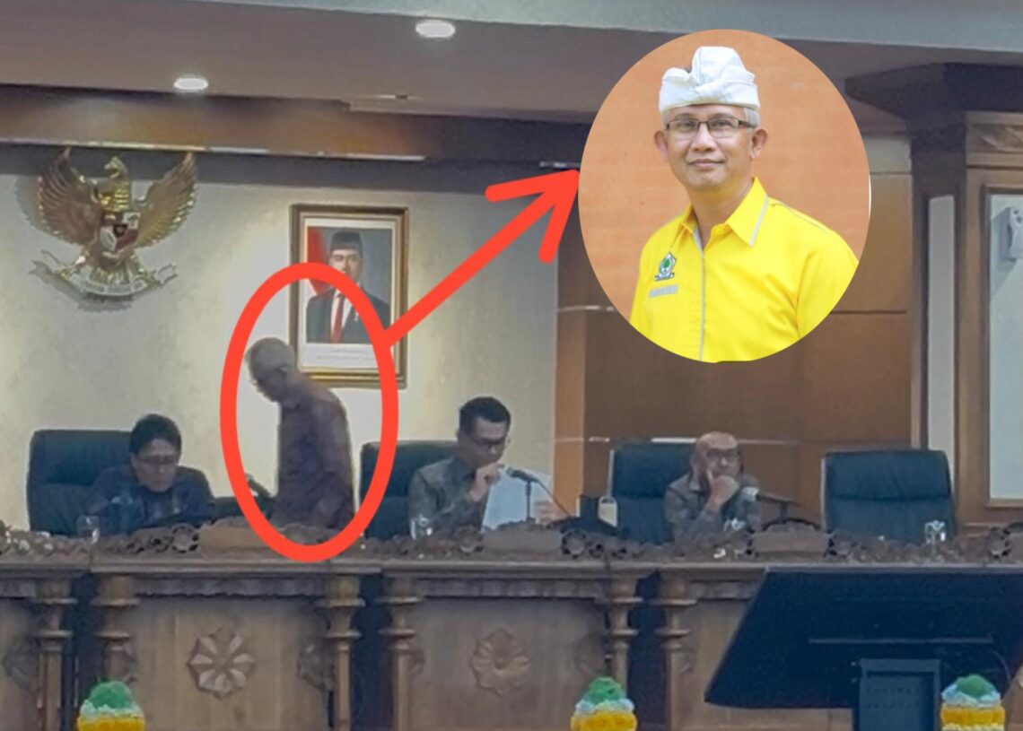 Potret Wakil Ketua II DPRD Bali, Ida Gede Komang Kresna Budi saat "walk out". -BALITOPIK.COM