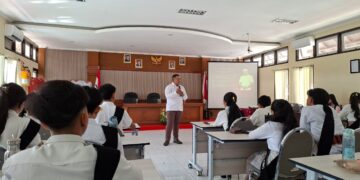 Founder Mahardhika Institute I Putu Eka Mahardhika, S.IP., M.AP. yang akrab disapa Jro Eka saat menjadi narasumber. -BALITOPIK.COM