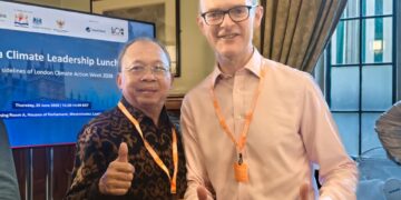 Foto: Gubernur Bali Wayan Koster bersama Dubes Inggris untuk Indonesia Yang Mulia Dominic Jermey. -IST