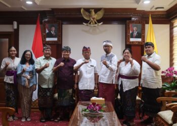 Koster saat menerima audiensi Forum Komunikasi Fakultas Pertanian Wilayah Indonesia Timur di Ruang Tamu Kantor Gubernur Bali. -IST