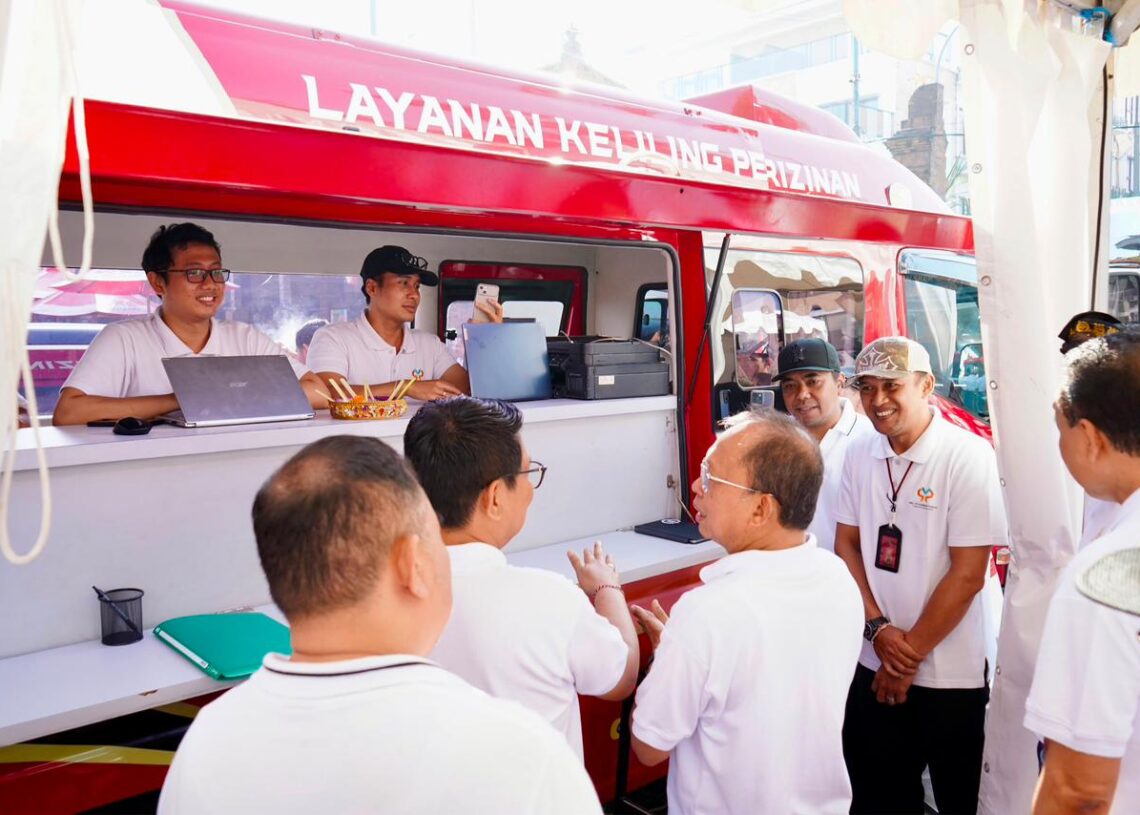 Gubernur Bali Wayan Koster saat membuka Bazaar Pelayanan Publik 2026. -IST