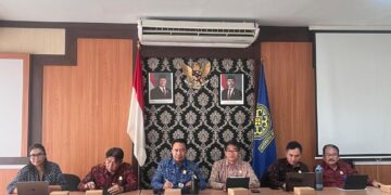 Rektor Universitas Udayana, Prof. I Ketut Sudarsana dan jajaran saat konferensi pers. -BALITOPIK.COM
