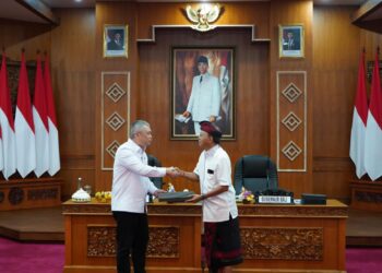 Pertemuan antara Gubernur Bali Wayan Koster dengan Menteri Perhubungan RI Dudy Purwagandhi di Ruang Rapat Kertha Sabha, Jayasabha, Denpasar, Kamis (9/7/2026). -IST