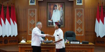 Pertemuan antara Gubernur Bali Wayan Koster dengan Menteri Perhubungan RI Dudy Purwagandhi di Ruang Rapat Kertha Sabha, Jayasabha, Denpasar, Kamis (9/7/2026). -IST
