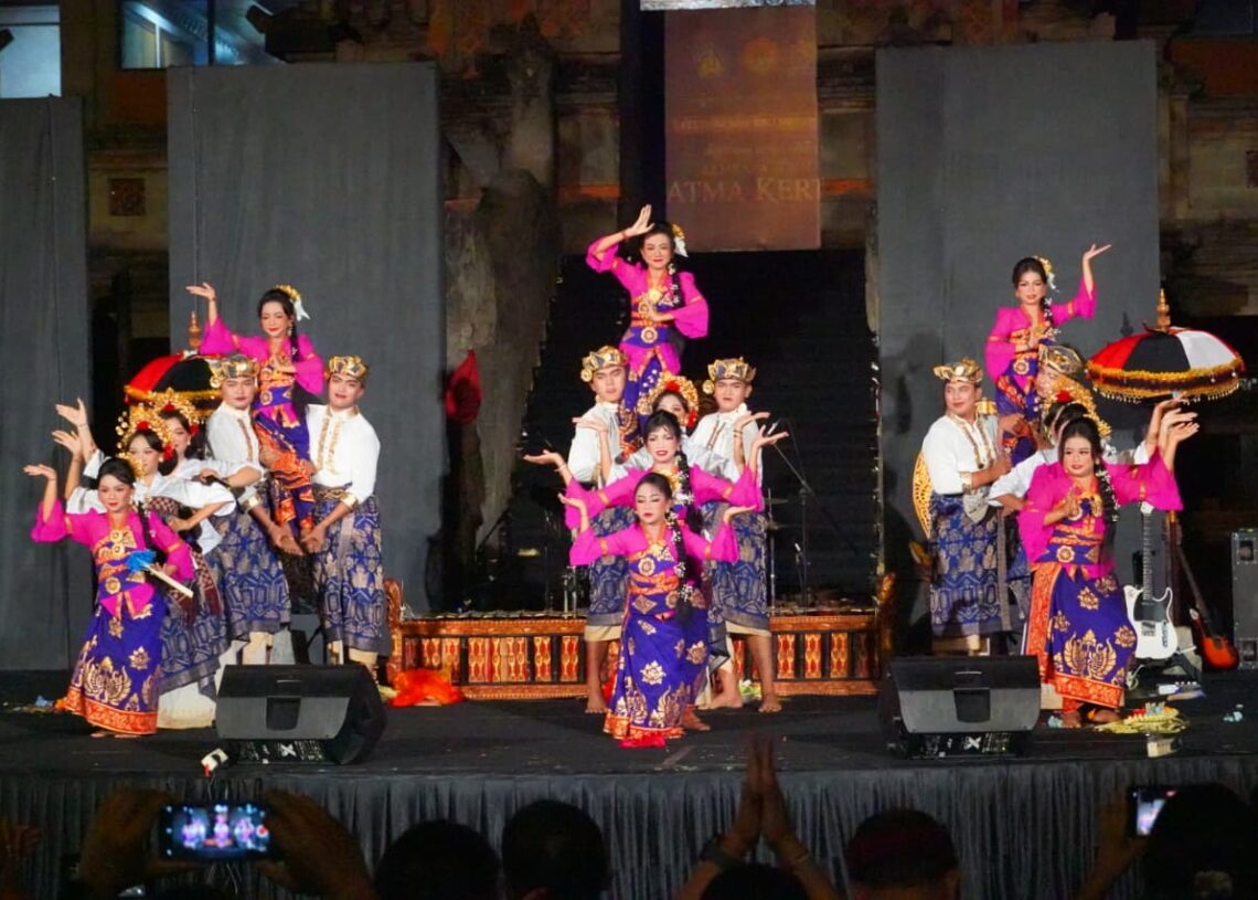 Sanggar Eka Mahardika Putra dalam rangkaian Festival Seni Bali Jani (FSBJ) VIII Tahun 2026 di Taman Budaya Art Center Denpasar, Selasa (14/7/2026).