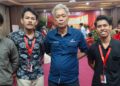 LMND Bali bersama Wamensos Agus Jabo Priyono usai mengisi materi pada Sekolah Pelopor dalam rangkaian perayaan Harlah LMND yang ke-27 di Jakarta. Dari kanan ke kiri : Ketua LMND Bali ; I Made Dirgayusa, DPO LMND Bali ; I Putu Widi Arika S., Wamensos ; Agus Jabo Priyono, Sekretaris Komisariat LMND Warmadewa ; Semuel Bonu Ate. -IST