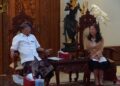 Gubernur Bali Wayan Koster (kiri). -IST