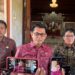 Ketua DPRD Bali Dewa Made Mahayadnya alias Dewa Jack (tengah). -BALITOPIK.COM