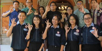 Wakil Gubernur Bali I Nyoman Giri Prasta saat menerima Forum GenRe Indonesia Provinsi Bali. -IST