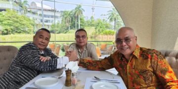 Wakil Ketua DPR Sufmi Dasco Ahmad mengunggah momen kebersamaannya dengan pengacara Hotman Paris Hutapea dan Ketua Umum Persatuan Wartawan Indonesia (PWI) Akhmad Munir. -IST