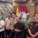 Gubernur Bali Wayan Koster didampingi instansi terkait saat konferensi pers. -BALITOPIK.COM