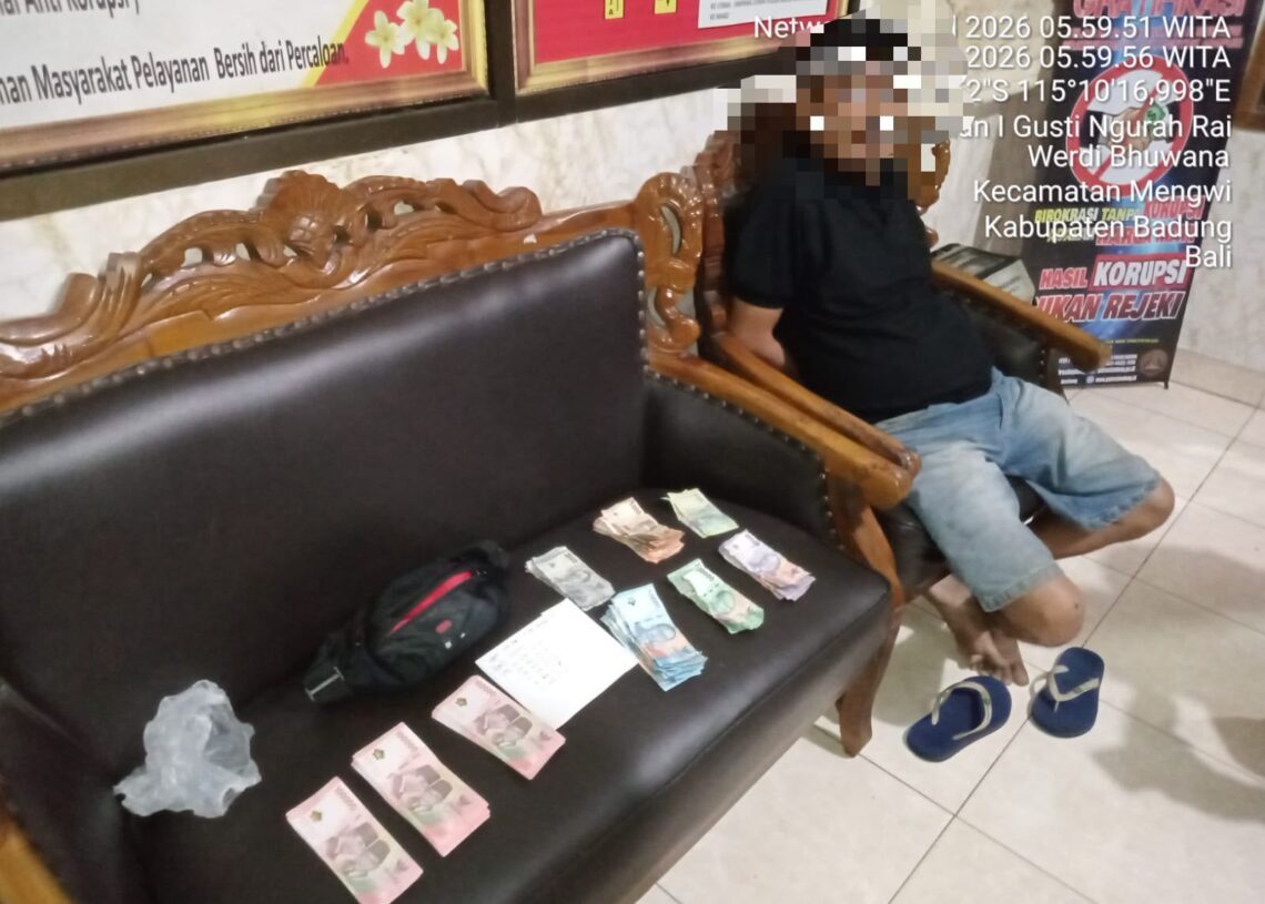 Terduga pelaku setelah diamankan pihak kepolisian. -IST