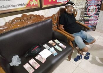 Terduga pelaku setelah diamankan pihak kepolisian. -IST