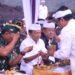 Gubernur Koster saat menghadiri persembahyangan dalam rangka Melaspas Purwa Mandala Pura Ulun Danu Batur dan Desa Adat Batur. -IST